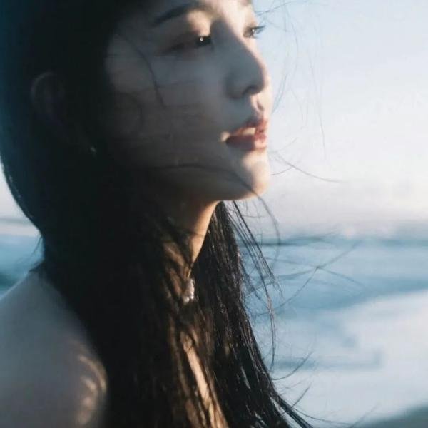 两个四月 在线观看封面